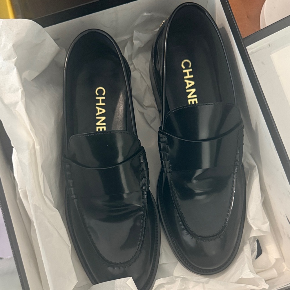 CHANEL Glossy Black Women’s Slip-On Loafers